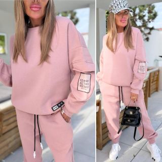 Hruba zimní fleece tepláková souprava - tepláky a mikina na rukávu kapsička s nápisem Cena 690kč Mikina 58 prsa 58-62x2...